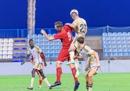 Antonio López, delantero del Motril, en un partido de pretemporada.
