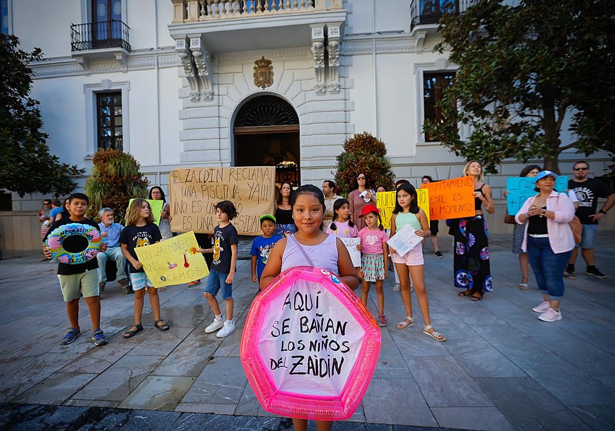 Manifestación en el Ayuntamiento de Granada