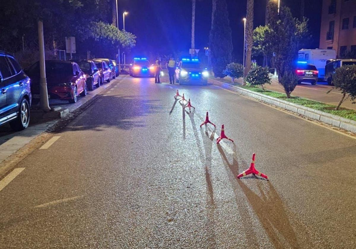 Imagen de un control policial en Playa Granada este verano.