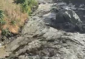 Desalojados unos 150 bañistas en Trevélez por riadas en la poza del río Grande