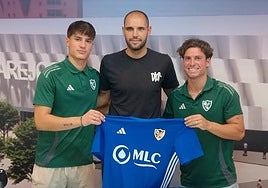 De izquierda a derecha, Rubén del Valle, Cristian Sanz y Juanjo Mateo, en la presentación.