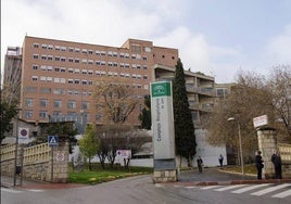Hospital de Jaén, donde fue trasladado uno de los heridos.