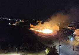 Uno de los incendios provocados en La Zubia