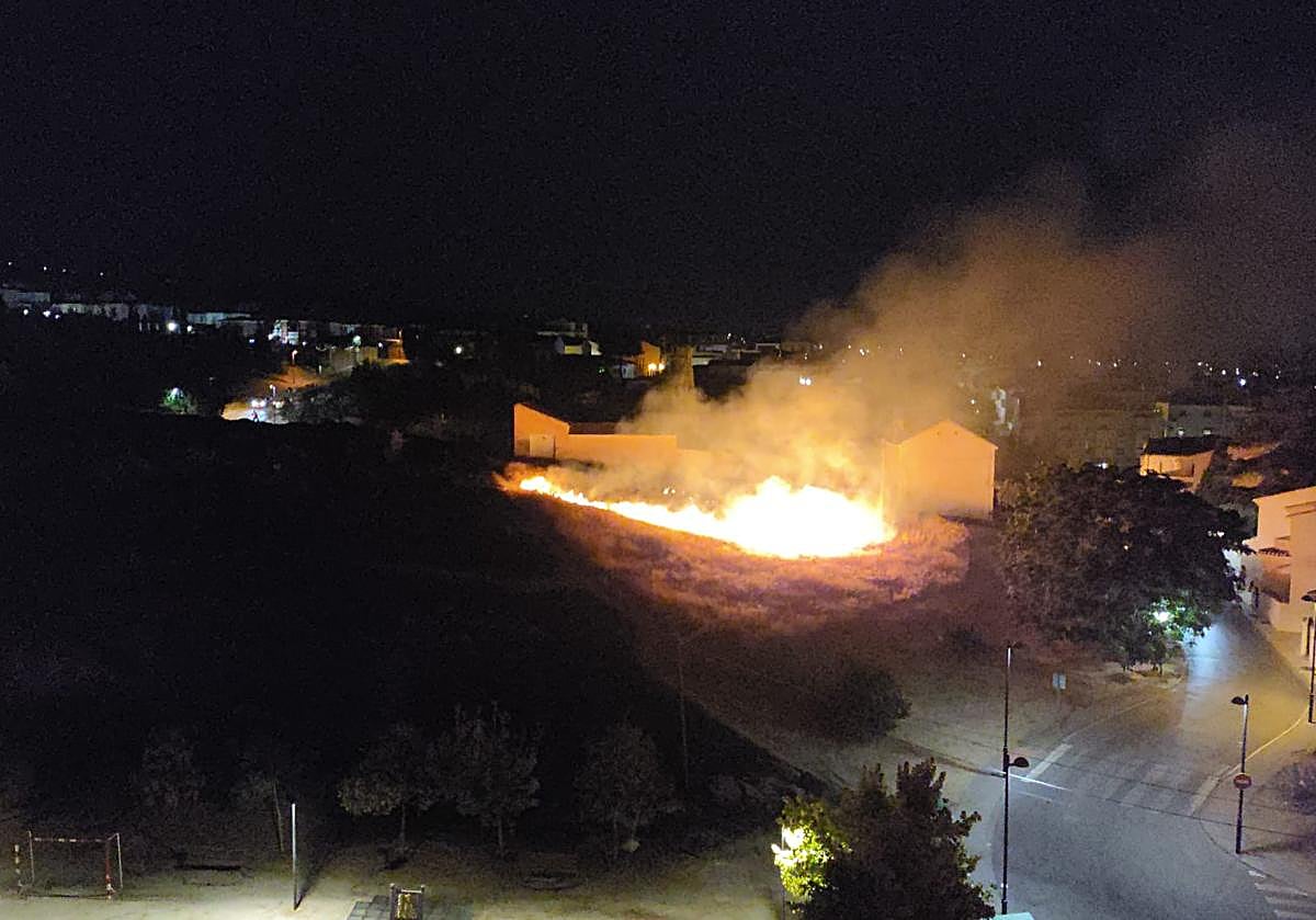 Uno de los incendios provocados en La Zubia