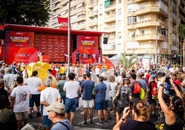 Ambiente en Motril antes de la salida de la Vuelta.