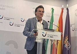 El alcalde de Jaén, Agustín González, en rueda de prensa.