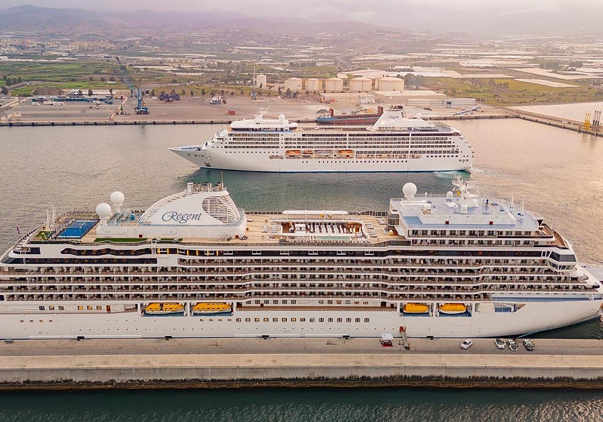 Los buques Seven Seas Mariner y Seven Seas Grandeur.