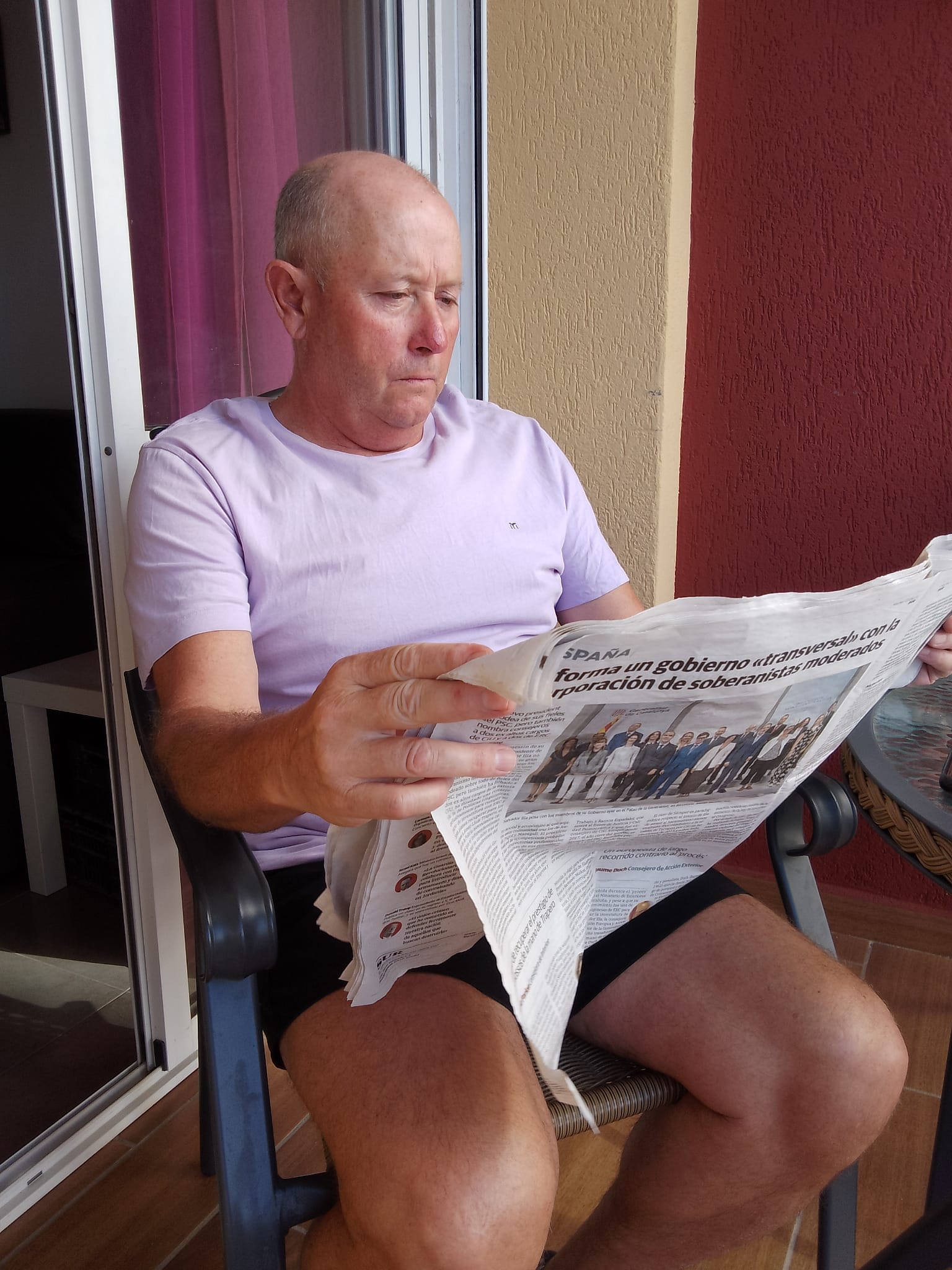 IDEAL forma parte de la rutina matutina de Antonio Castro.