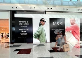 El cartel anuncia ya la llegada de Marks and Spencer a la parta alta del Nevada Shopping.