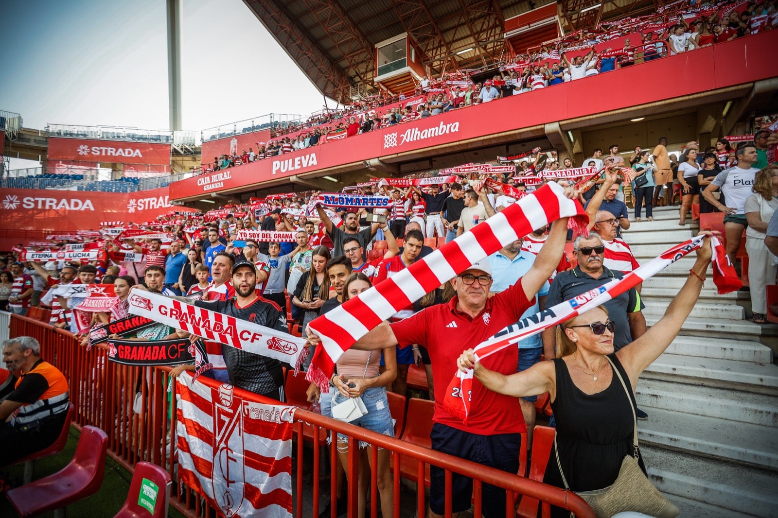 Las mejores imágenes del partido entre Granada y Huesca