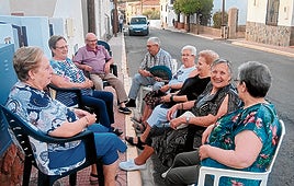 En estas tertulias, donde se reúnen en torno a doce persona, no se utilizan móviles.