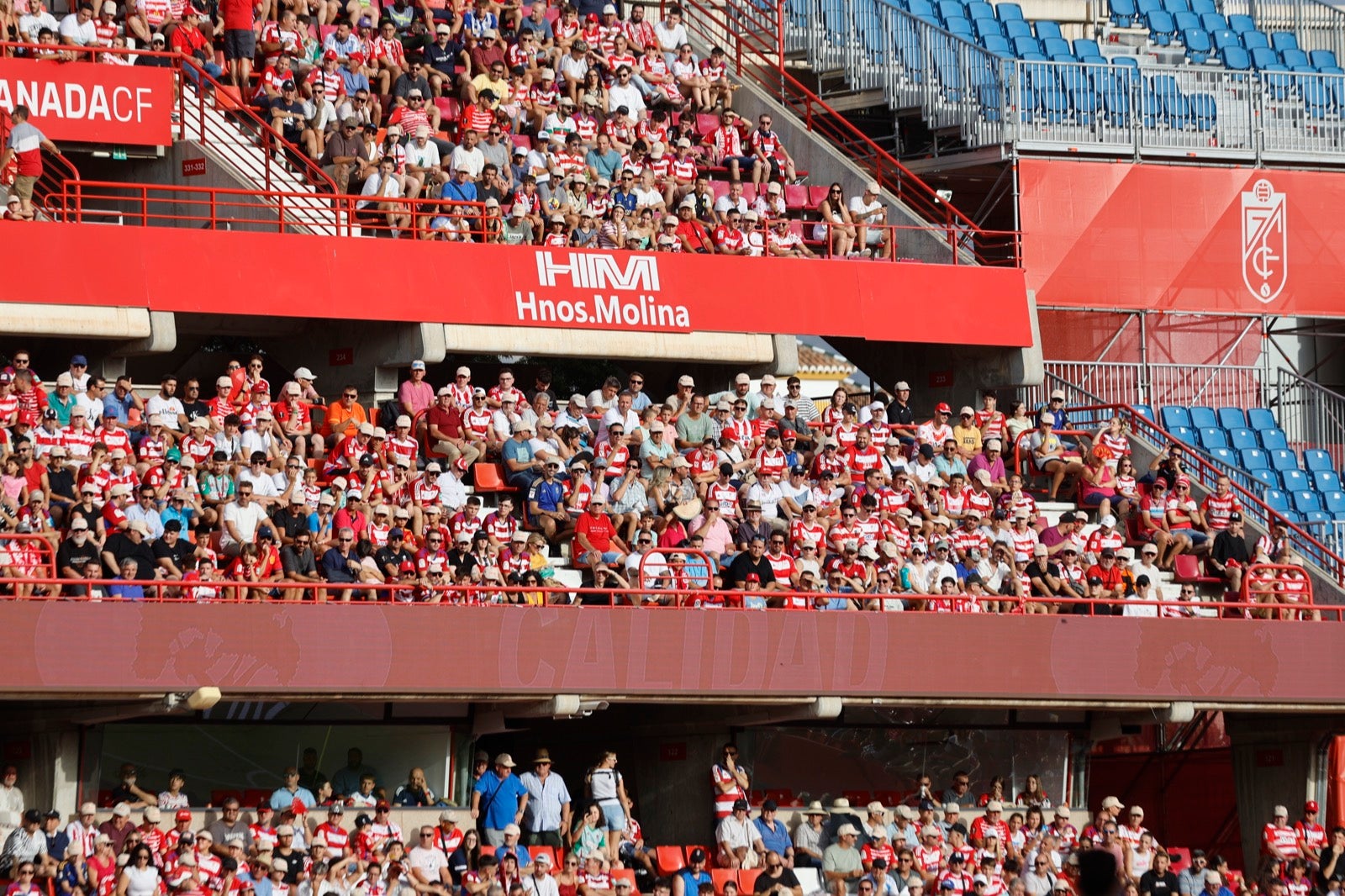 ¿Has ido a animar al Granada a Los Cármenes? Búscate en la grada