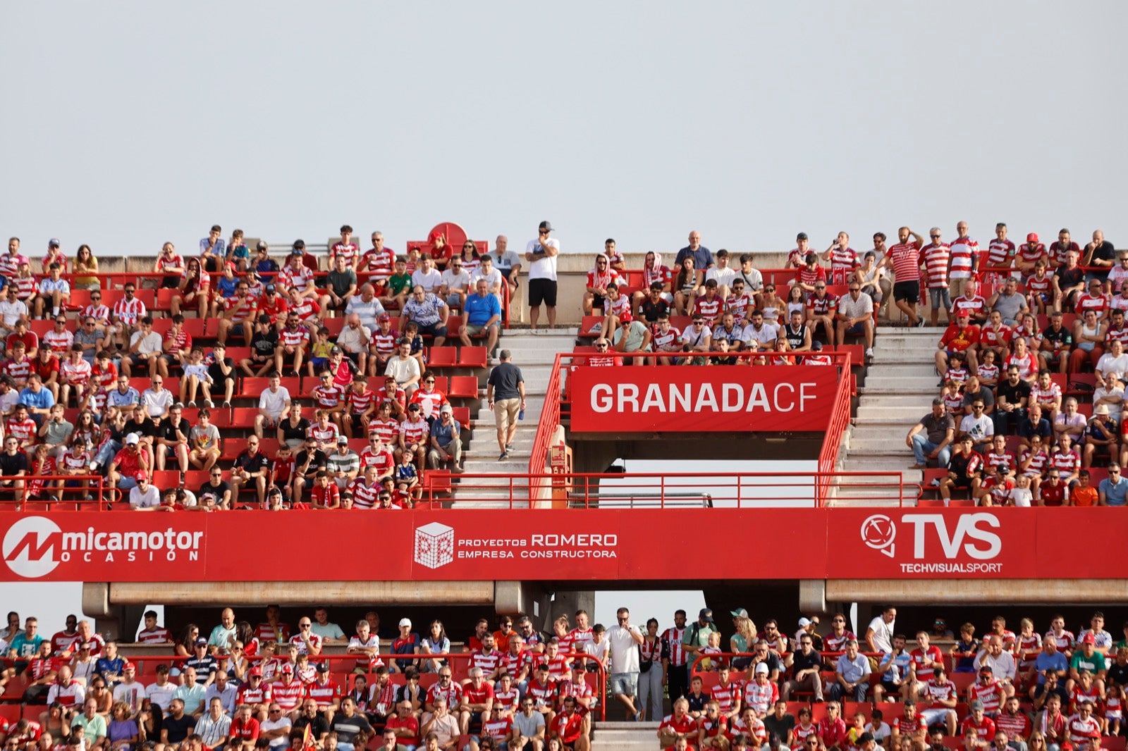 ¿Has ido a animar al Granada a Los Cármenes? Búscate en la grada
