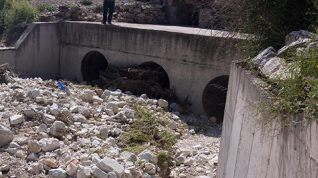 Imagen antes - El barranco no se ha limpiado ni encauzado desde hace años.