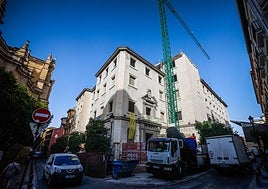 Uno de los establecimientos turísticos de lujo en construcción, ayer.