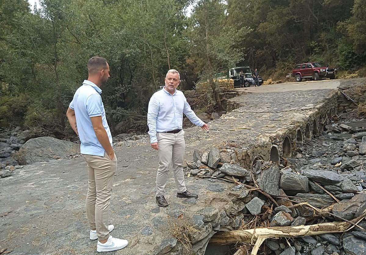 El vicepresidente primero de la Diputación, Nicolás Navarro, visita Trevélez junto a su alcalde, Adrián Gallegos