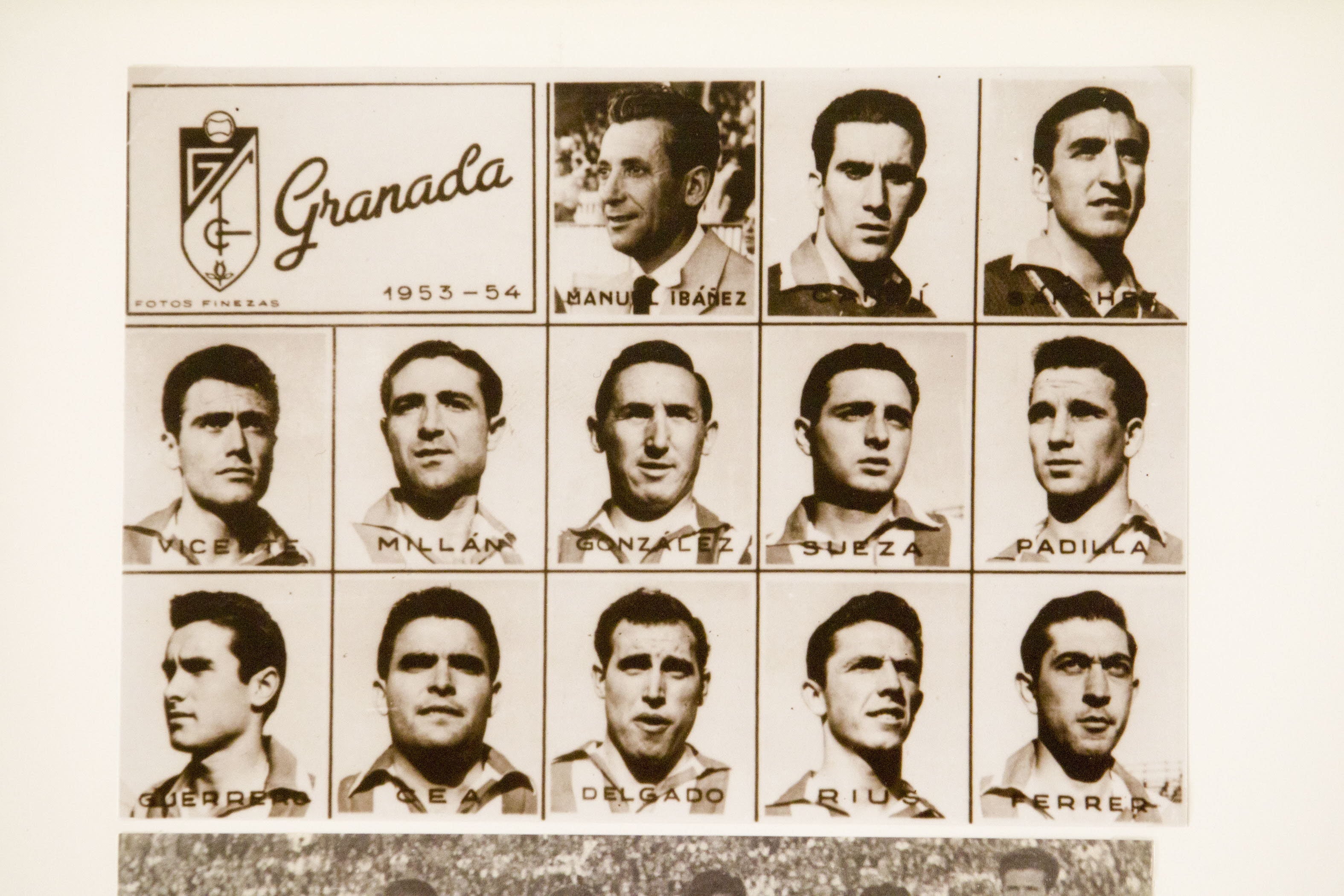 Jugadores del club en la temporada 1953/54 con Manolo Ibáñez como entrenador y con Vicente, Millán, González, Sueza, Padilla, Guerrero, Cea, Delgado, Rius, Ferrer como compañeros de equipo