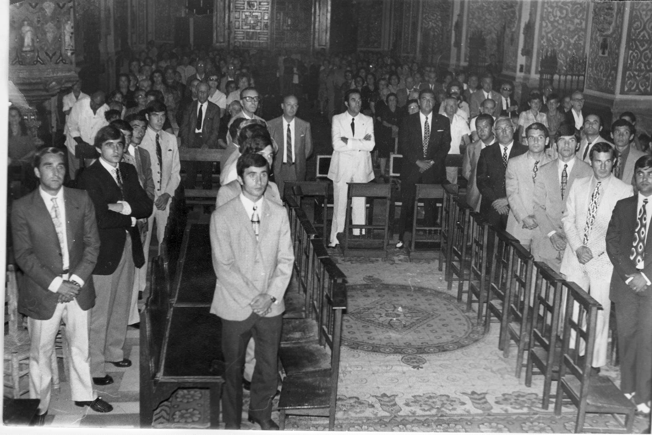 Tradicional ofrenda floral a las Angustias al comienzo de la temporada 1971/72