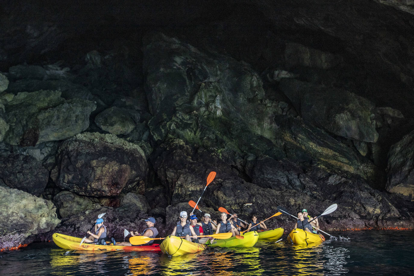 El kayak se pone de moda en la Costa Tropical