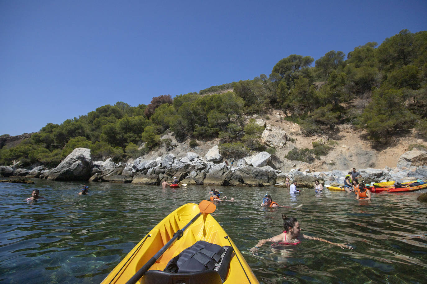 El kayak se pone de moda en la Costa Tropical