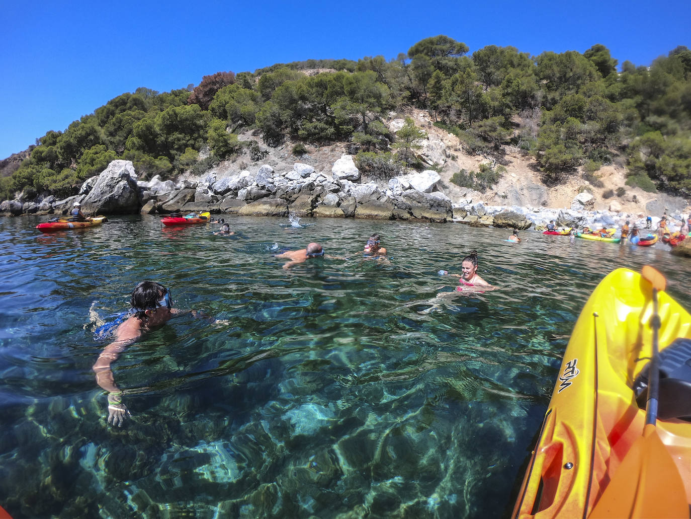 El kayak se pone de moda en la Costa Tropical