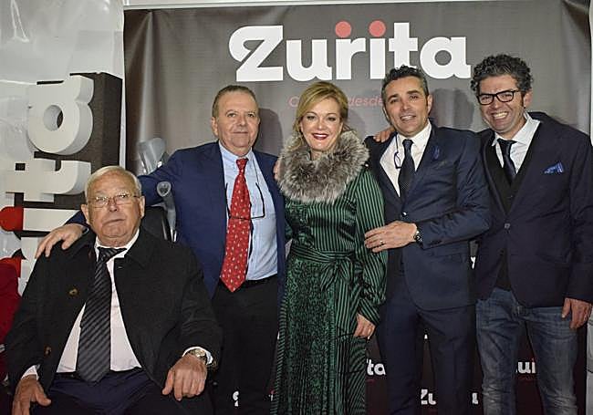 Antonio Orantes Zurita, que falleció en enero de 2024, con sus cuatro hijos.