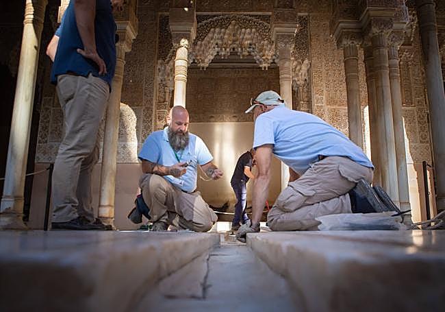 Operarios, en plena faena.