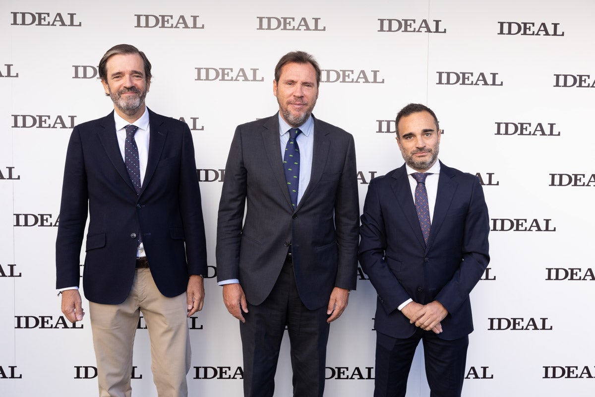 Las imágenes del desayuno informativo de IDEAL con Óscar Puente