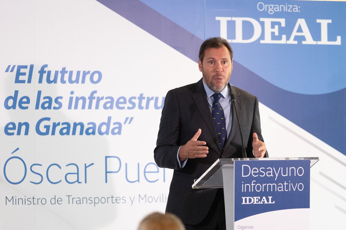 Las imágenes del desayuno informativo de IDEAL con Óscar Puente