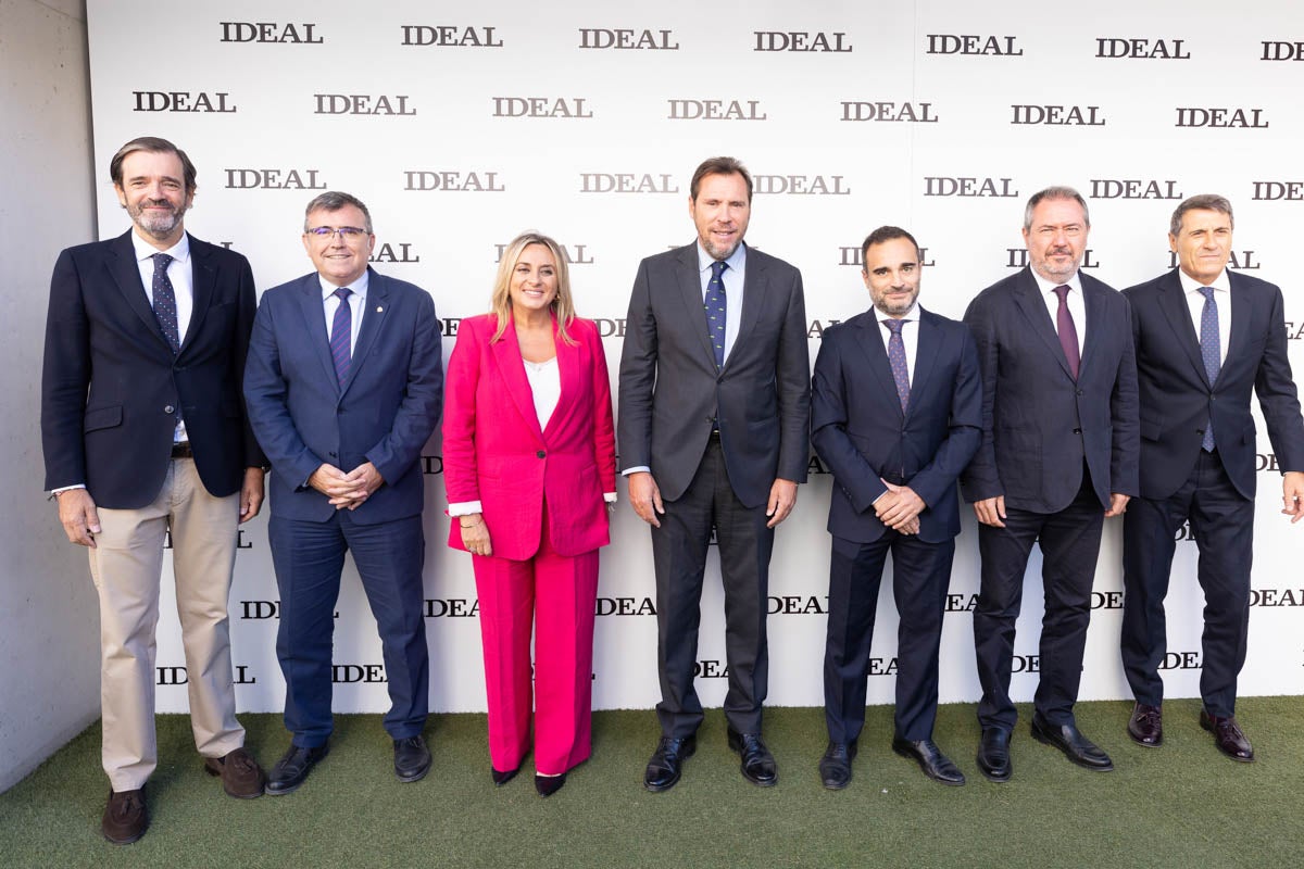 Las imágenes del desayuno informativo de IDEAL con Óscar Puente