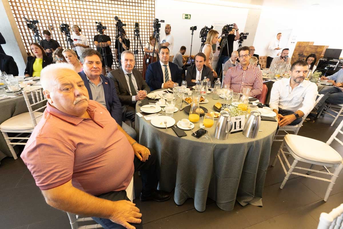 Las imágenes del desayuno informativo de IDEAL con Óscar Puente