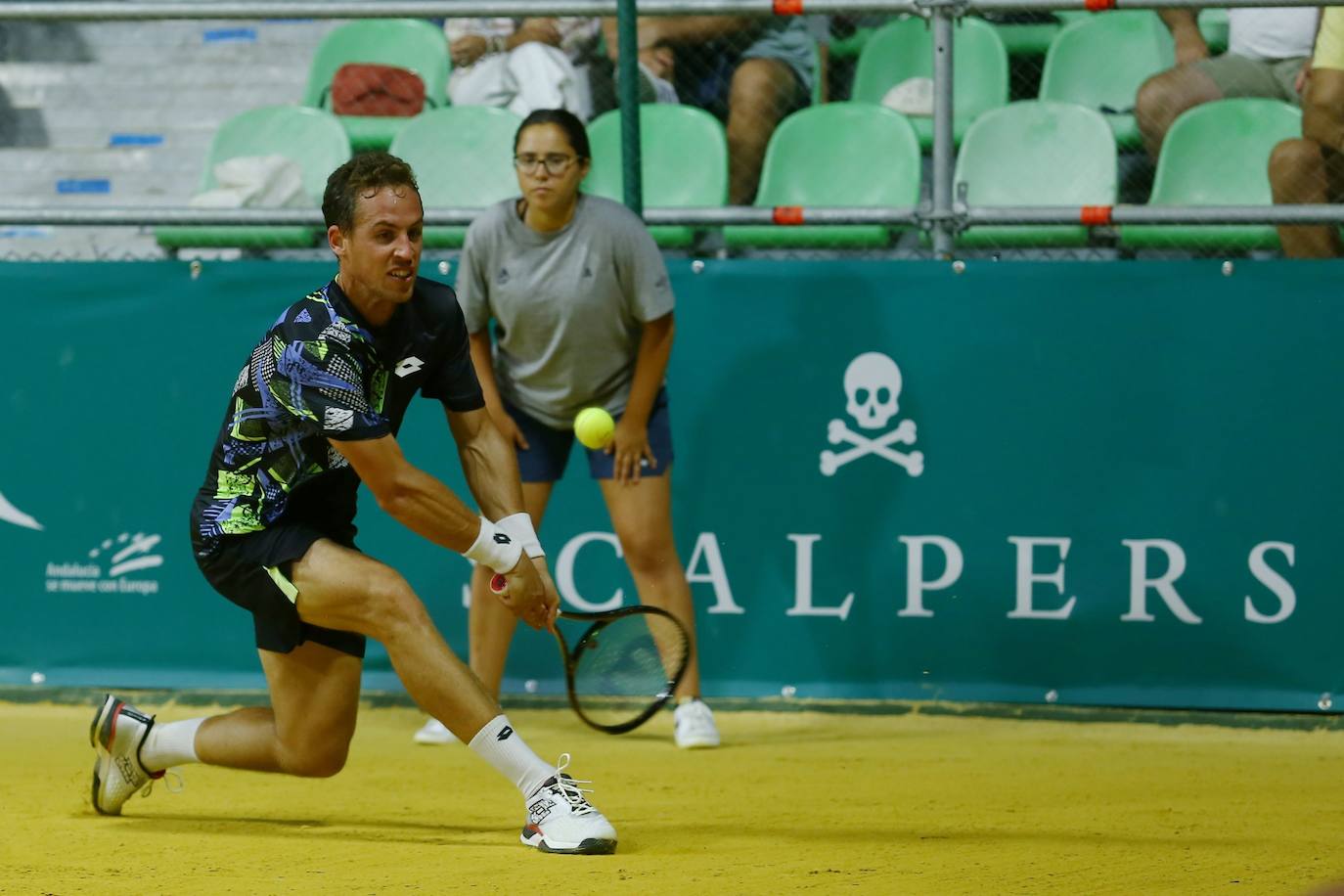 Roberto Carballés, en un revés.