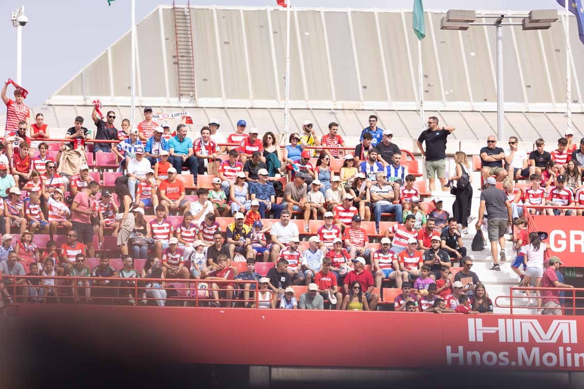 Encuéntrate en la grada de Los Cármenes en el Granada - Deportivo