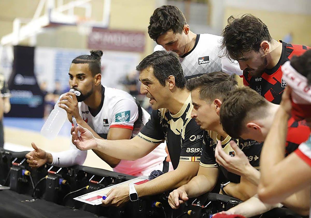 Pablo Pin da instrucciones.