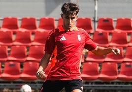 Juanma Lendínez, en un entrenamiento con el filial.