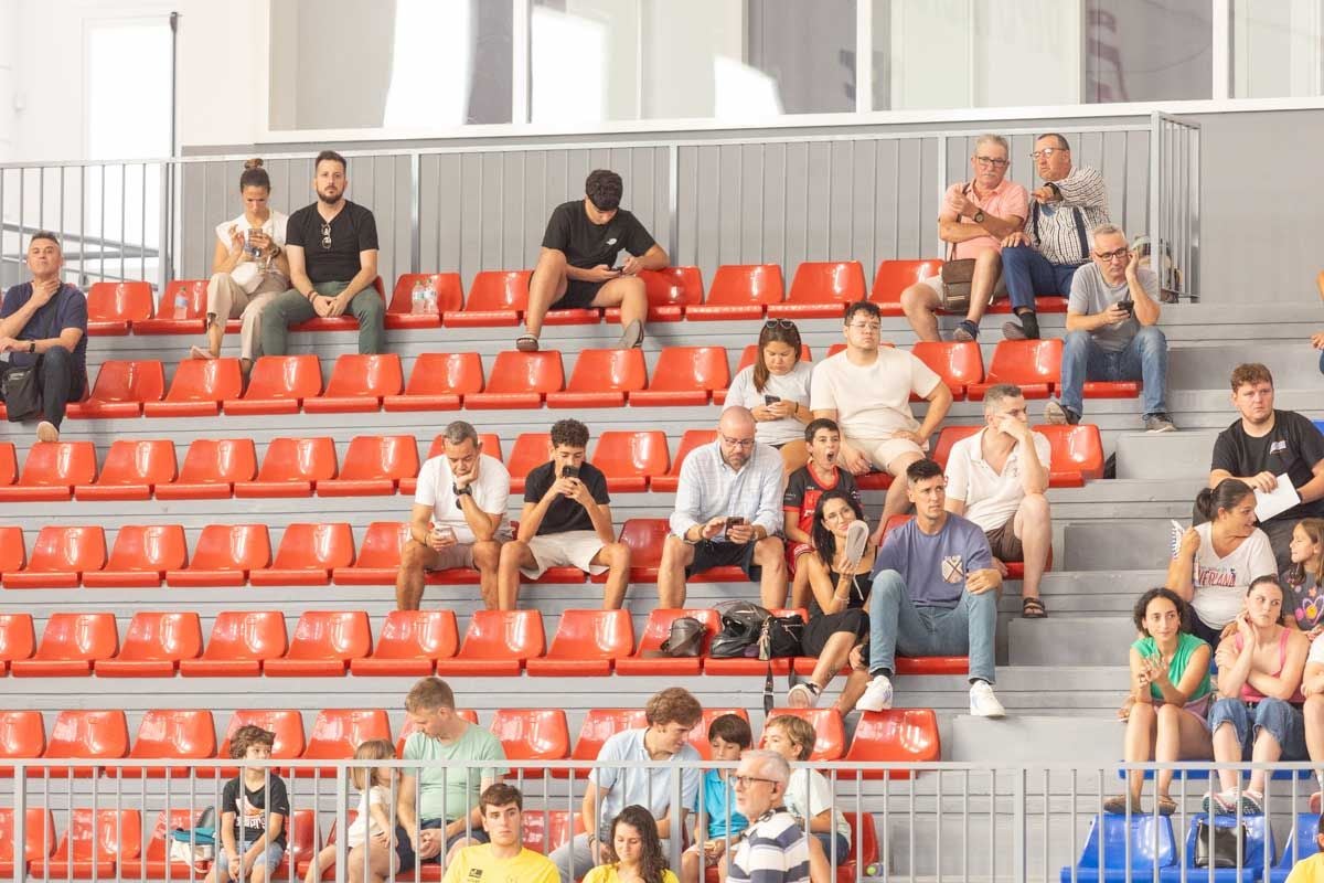 Encuéntrate en la grada durante el Covirán Granada - Flamengo