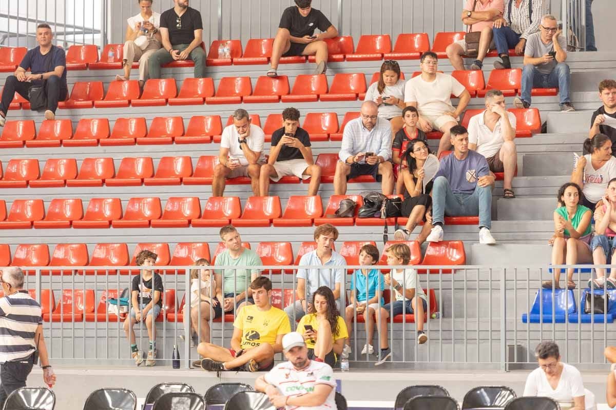 Encuéntrate en la grada durante el Covirán Granada - Flamengo
