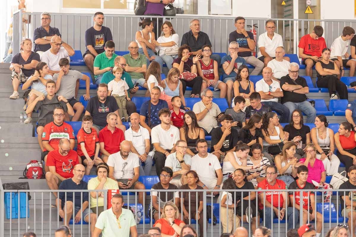 Encuéntrate en la grada durante el Covirán Granada - Flamengo