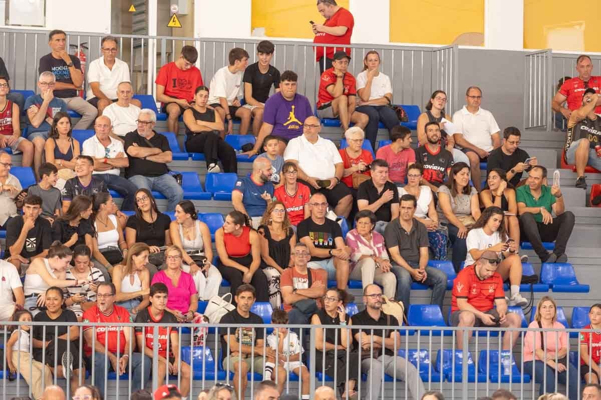 Encuéntrate en la grada durante el Covirán Granada - Flamengo