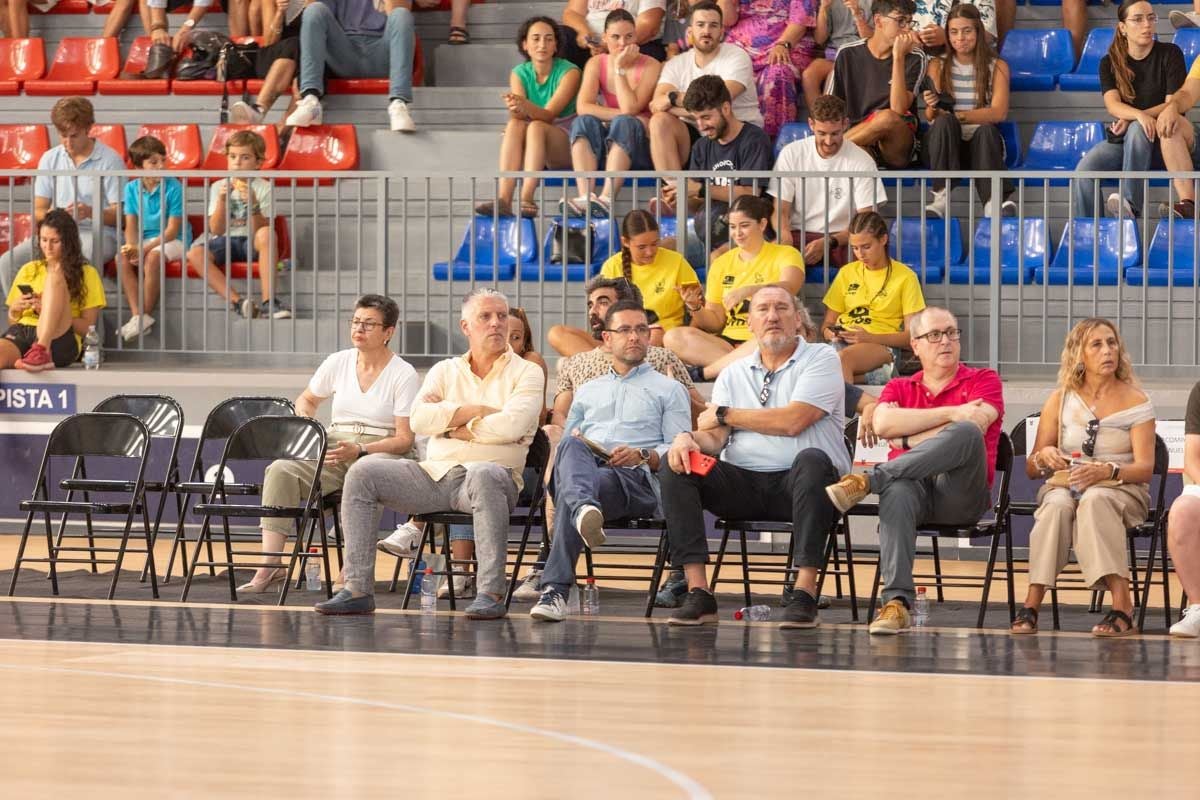 Encuéntrate en la grada durante el Covirán Granada - Flamengo
