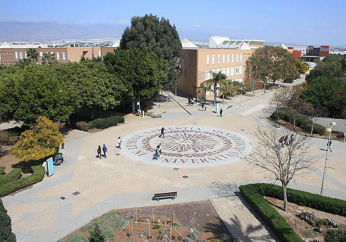 De Alemania a la UAL en autostop, coche compartido y autobús, premio 'UNIgreen'