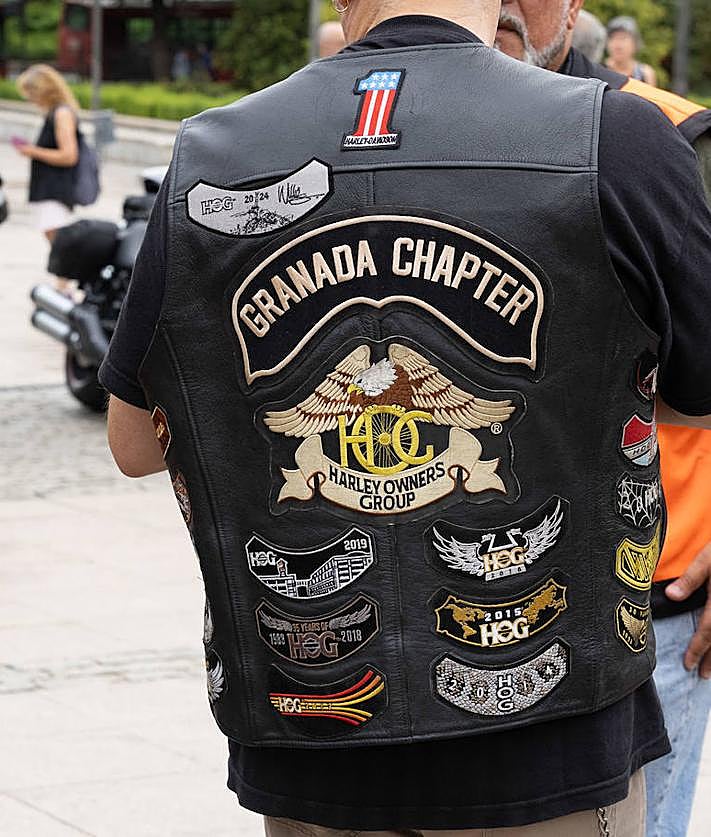 Imagen secundaria 2 - Las motos y detalle de una chupa. 