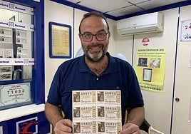 Jesús Ibáñez, lotero de la administración 'La Trece', en Almería capital.