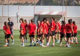 Un entrenamiento del Granada femenino este curso.