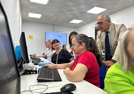 Jesús Estrella en una visita al Punto Vuela de Pozo Alcón