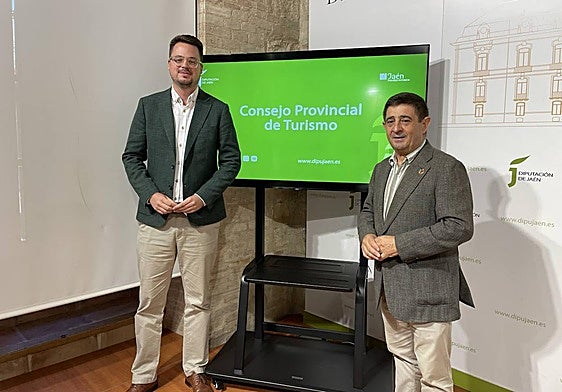El diputado de Promoción y Turismo, Francisco Javier Lozano, y el presidente de la Diputación, Paco Reyes.