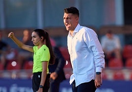 Arturo Ruiz, en un partido anterior con el Granada.