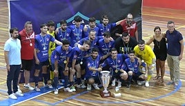 Los almerienses celebraron el título sobre la pista granadina