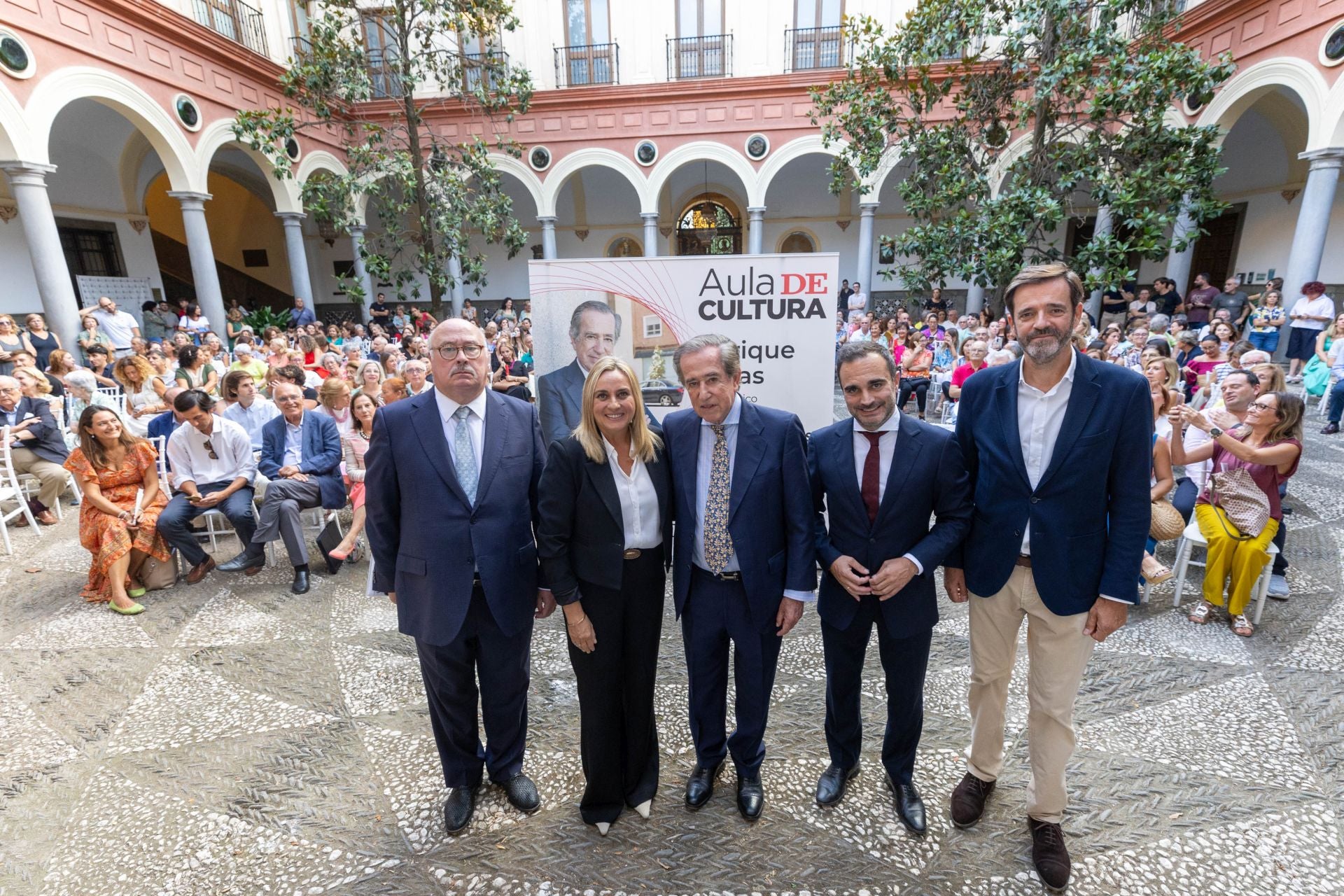 Las imágenes del Aula de Cultura de IDEAL con Enrique Rojas