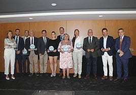 Premiados en esta edición con autoridades y representantes de IDEAL y Cajamar.